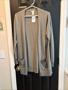 Mattie M Heather Olive long sleeved open lapel sweater, size medium , NWT